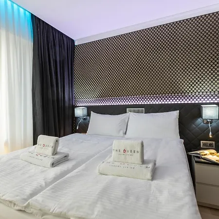 The Queen Luxury - Medici * Luxembourg By