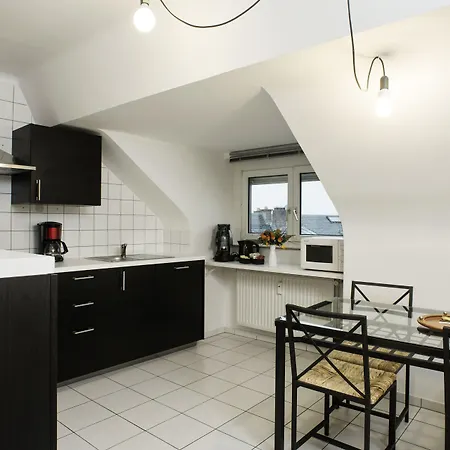 The Queen Luxury - Medici * Luxembourg By