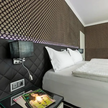 The Queen Luxury - Medici Luxembourg
