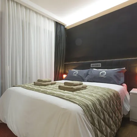 The Queen Luxury - Medici * Luxembourg