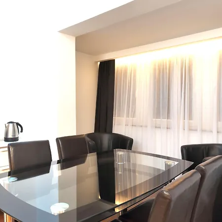 The Queen Luxury - Medici * Luxembourg