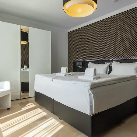 The Queen Luxury - Medici * Luxembourg