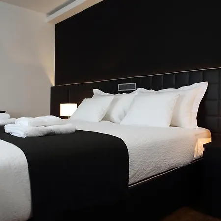 The Queen Luxury - Medici Luxembourg