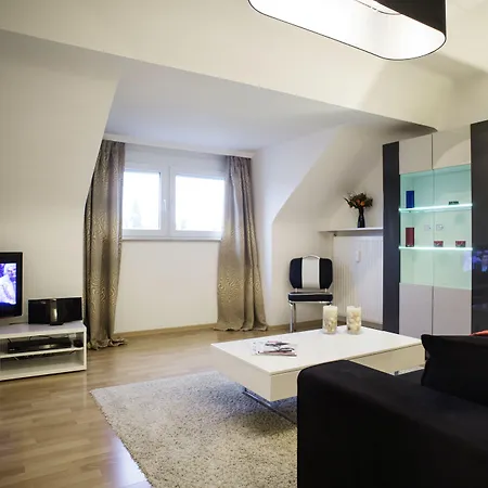 The Queen Luxury - Medici * Luxembourg