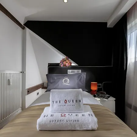 The Queen Luxury - Medici * Luxembourg