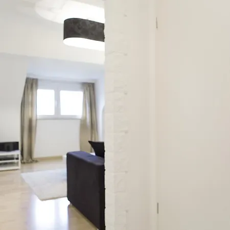 The Queen Luxury - Medici * Luxembourg