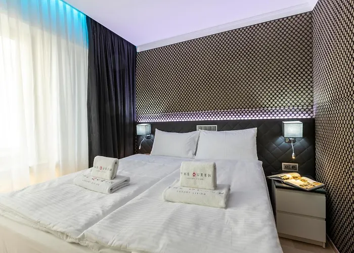 The Queen Luxury - Medici * Luxembourg