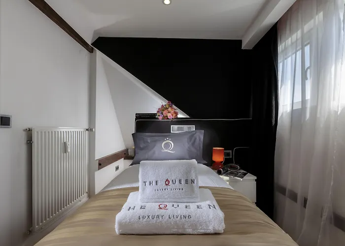 The Queen Luxury - Medici Luxembourg