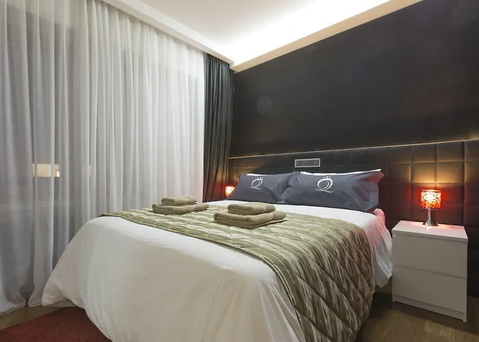 The Queen Luxury - Medici * Luxembourg