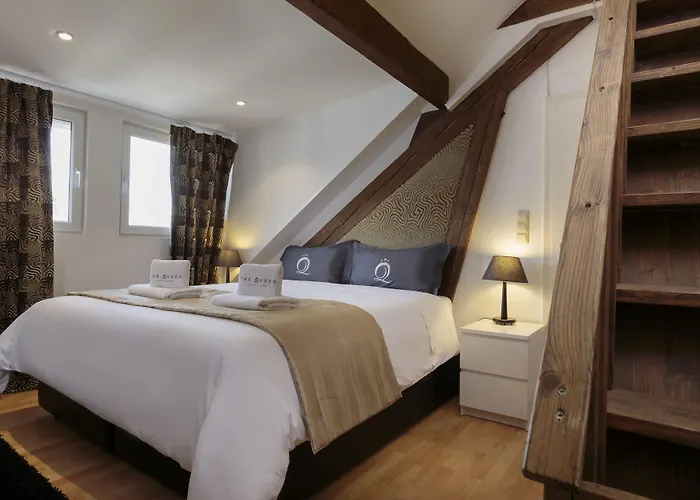 The Queen Luxury - Medici Luxembourg