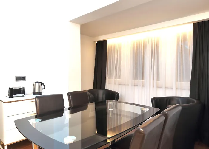 The Queen Luxury - Medici * Luxembourg