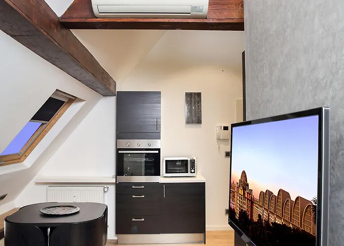 The Queen Luxury - Medici Luxembourg