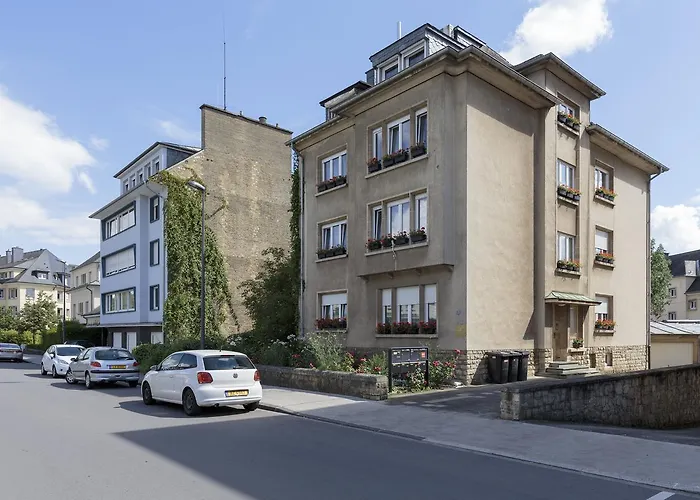 The Queen Luxury - Medici * Luxembourg